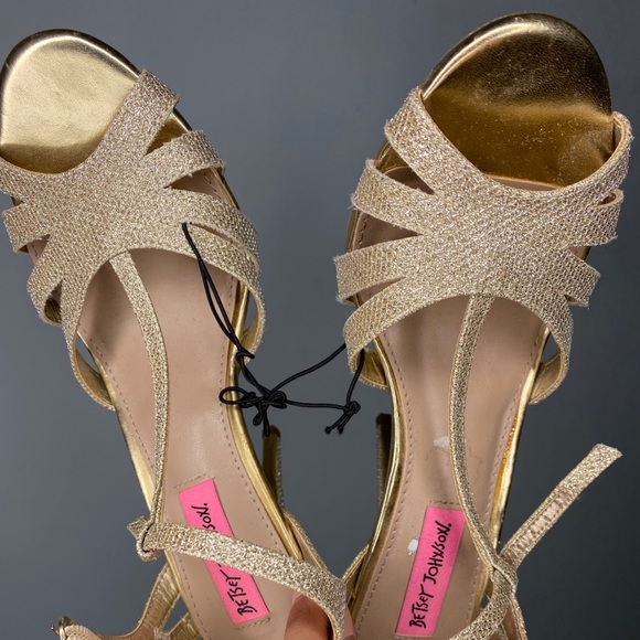 GOLD PLATFORM HEELS - Picture 2 of 9